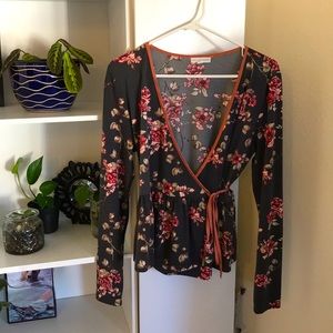 Coco + Jaimeson size M long sleeve blouse